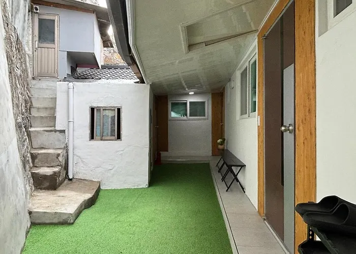 3 Minutes From Station Hotel-style 3 3 Bathrooms 5 Beds Ktx Arex