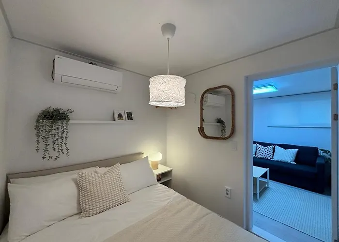 3 Minutes From Station Hotel-style 3 3 Bathrooms 5 Beds Ktx Arex